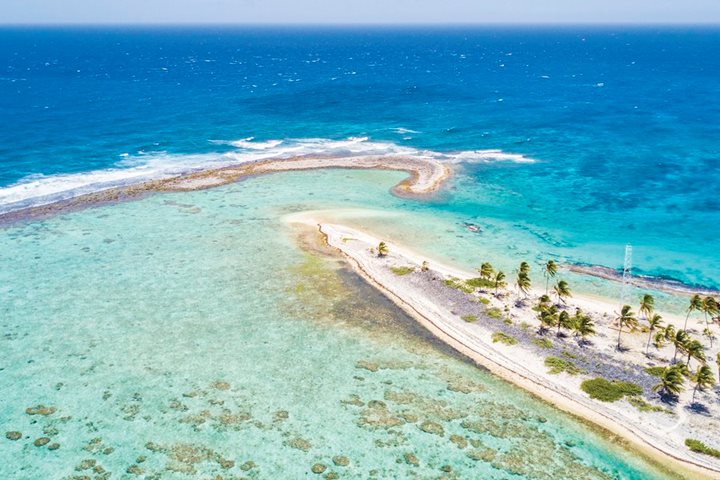 Shades of blue water in the Belize Barrrier Reef