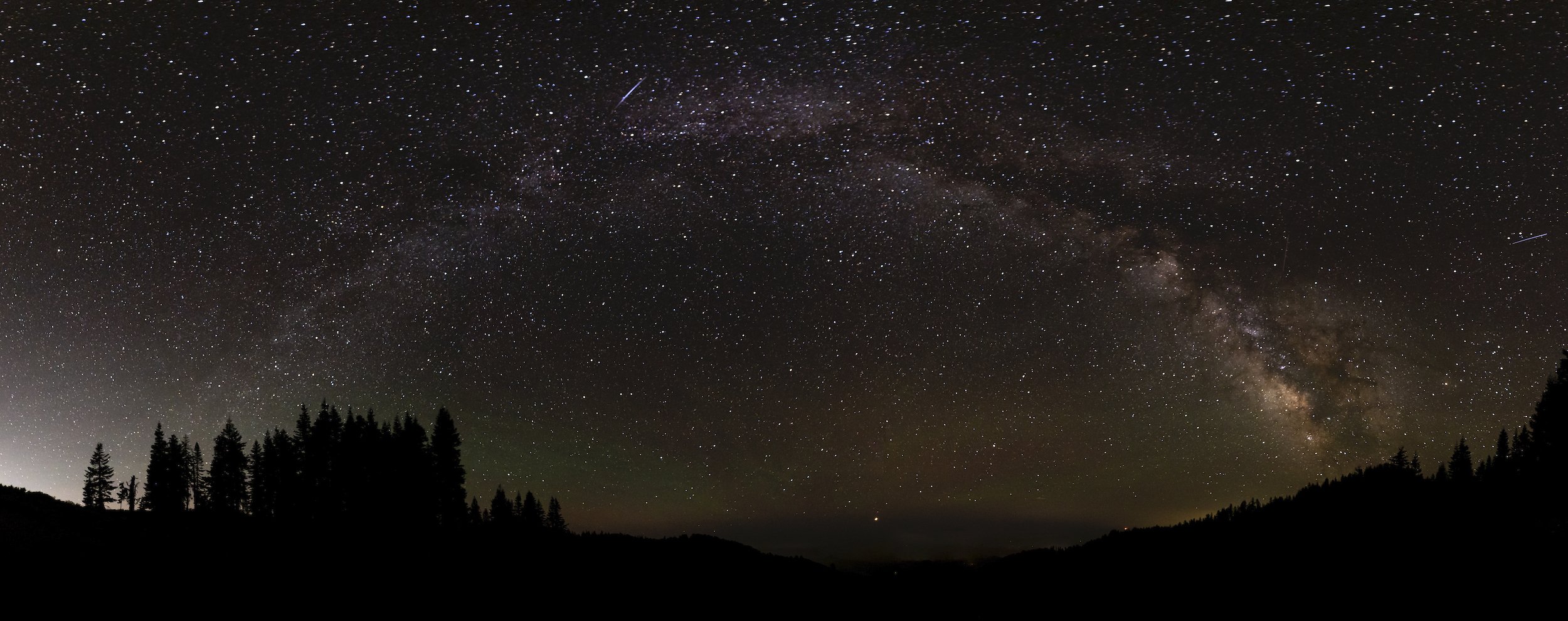 Milky Way panorama with Perseid meteors