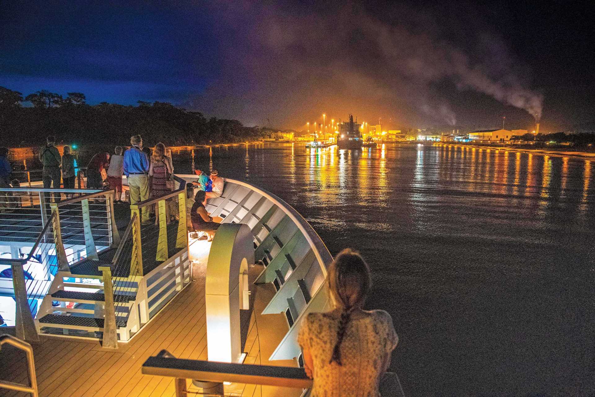 Panama Canal at Night.jpg