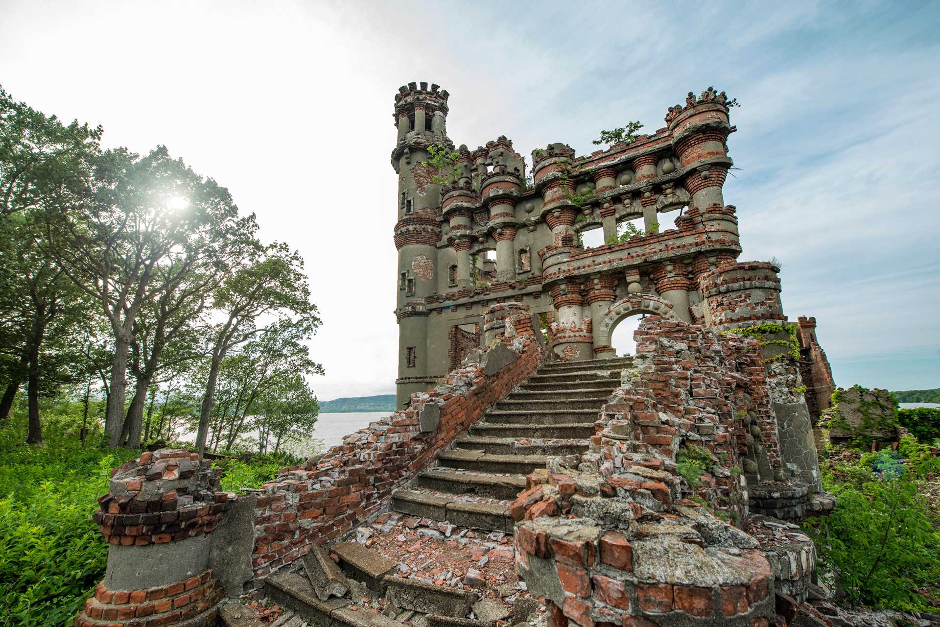 Pollepel, New York-Bannermann Castle_shutterstock_1710042217.jpg